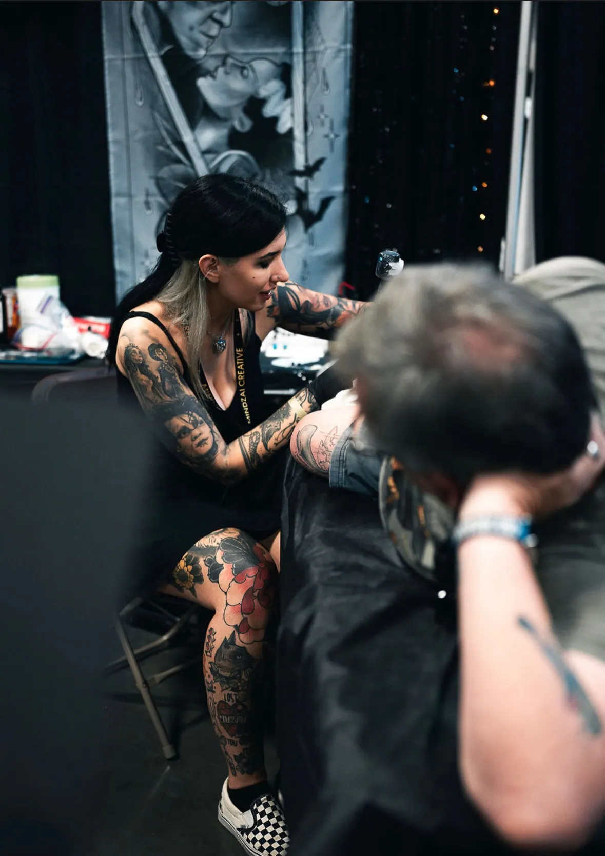 Eva tattooing a client